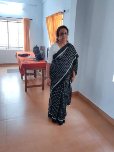 Black Mulmul Patteda Checks Saree photo review